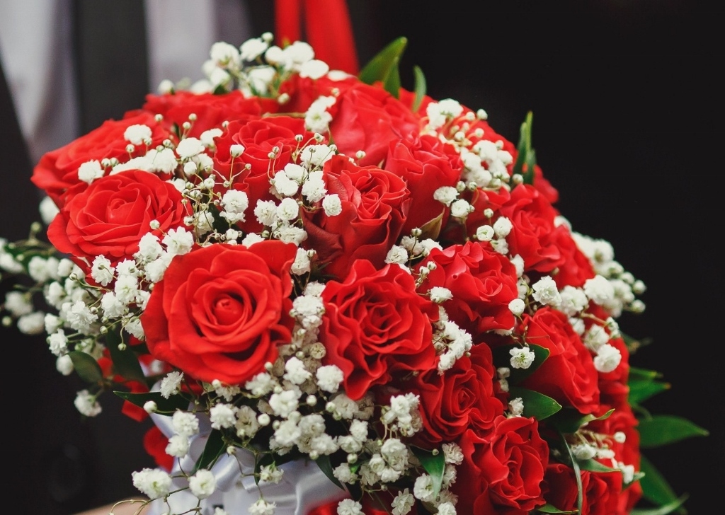 Brautstrauß, Blumen für die Hochzeit, Rosen, Schleierkraut